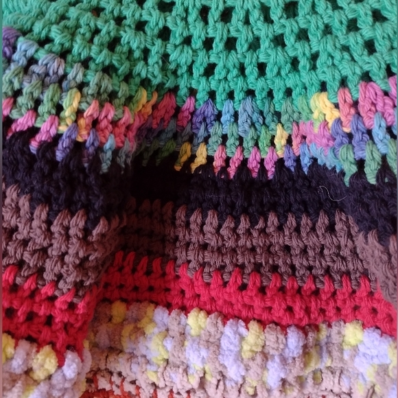 Hand knit mini skirt - Picture 2 of 3